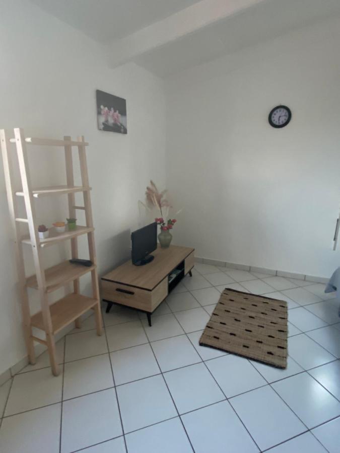 Appartements: plage&commerces à 200m Sainte-Anne  Esterno foto