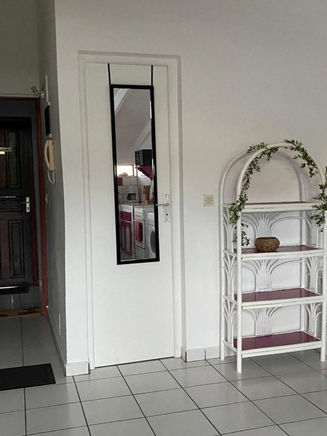 Appartements: plage&commerces à 200m Sainte-Anne  Esterno foto