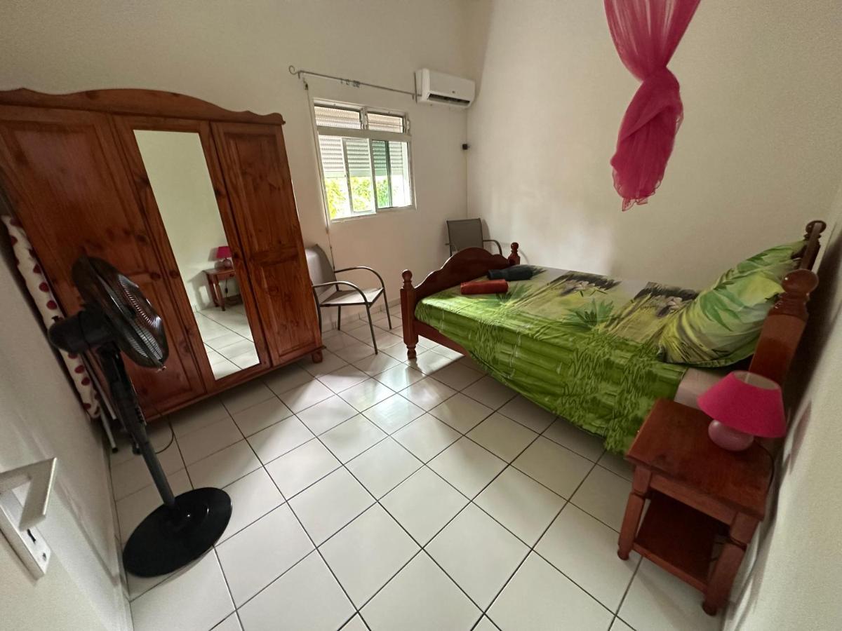 Appartements: plage&commerces à 200m Sainte-Anne  Esterno foto